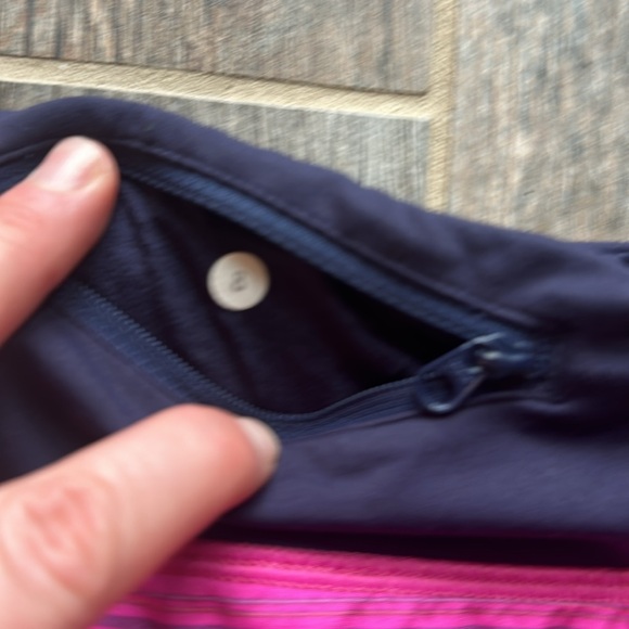 Lululemon shorts size 8 - Picture 7 of 8